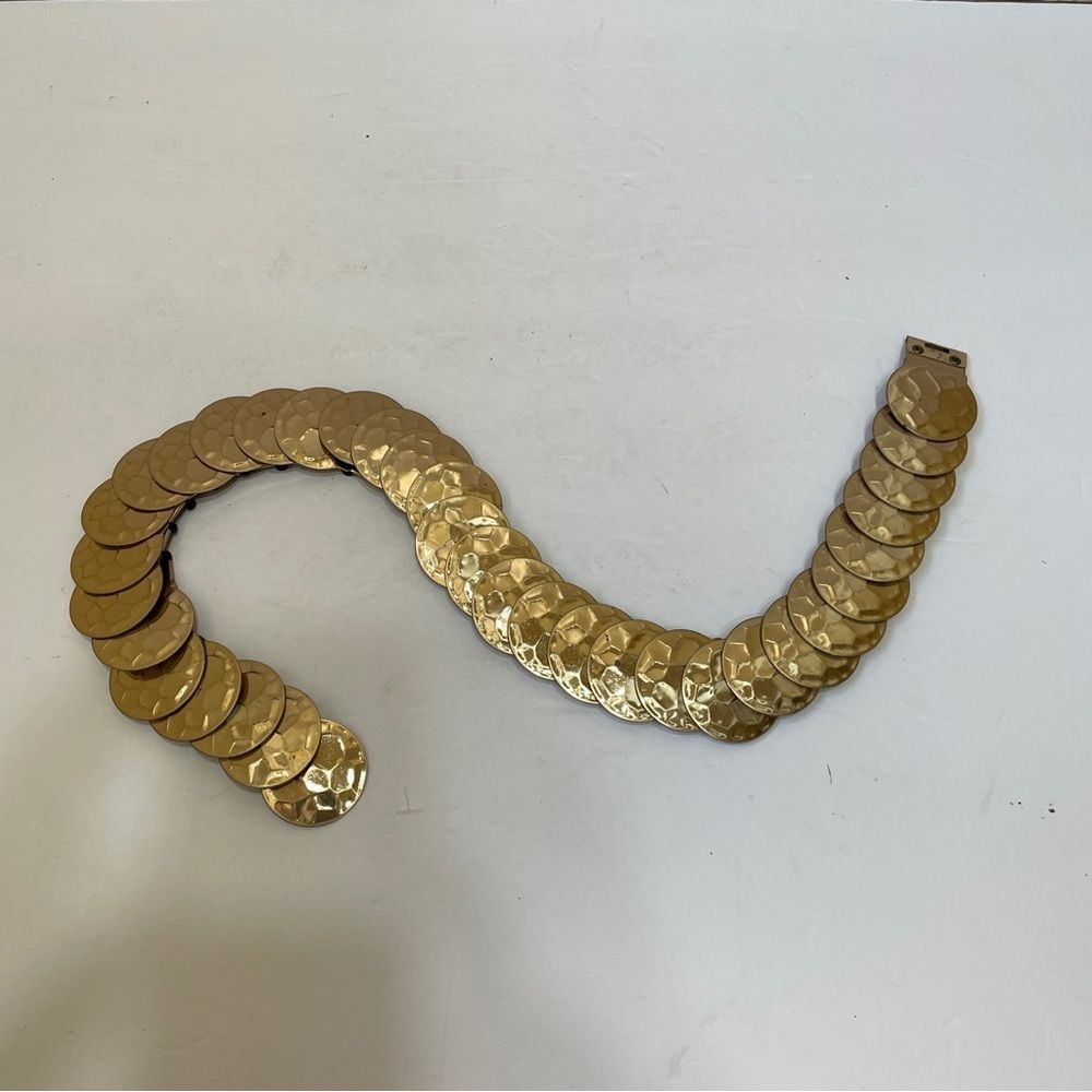 GOLDTONE STRETCH BELT WITH ROUND MEDALLIONS - Picture 3 of 6